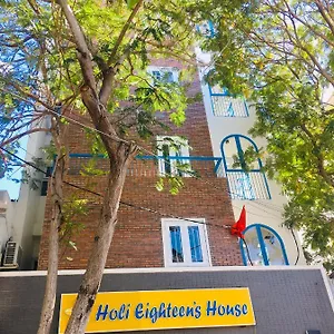 Holi Eighteen's House Hotel